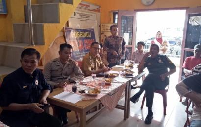 Bhabinkamtibmas Polsek Manna Menghadiri Musyawarah Penyaringan Ulang Penerima PKH desa Binaannya 