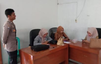 Bhabinkamtibmas Polsek Manna Sambangi Warga Desa Padang Manis Berikan Penyuluhan