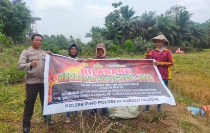 Bhabinkatibmas Polsek Pino Sambangi Warga dan Berikan Imbauan Cegah Karhutla