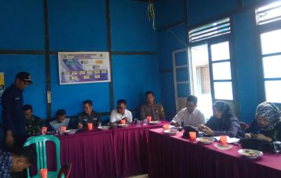 Sambang, Bhabinkamtibmas Polsek Lebong Utara Hadiri Musdes di Desa Kota Agung