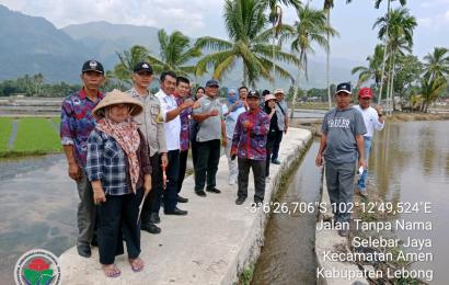 Bhabinkamtibmas Polsek Lebong Utara Hadiri Monev JUT di Desa Talang Bunut