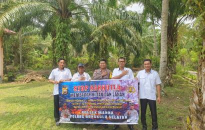 Polsek Manna Sambangi Warga dan Berikan Imbauan Agar Mencegah Terjadinya Karhutla Ataupun Pemukiman