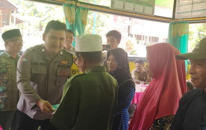Dukung Program Desa, Bhabinkamtibmas Polsek Lebong Utara Hadiri Penyaluran BLT DD di Desa Sebelat Ulu