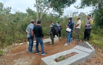 Kanit Binmas dan Bhabinkamtibmas Polsek Pino Raya Hadiri Survei Fisik Pembangunan Desa Karang Cayo 