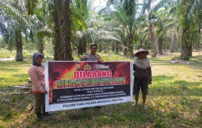 Bhabinkamtibmas Polsek Pino Sampaikan Imbauan Karhutlah di Desa Batu Kuning