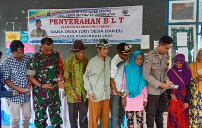 Bhabinkamtibmas Polsek Lebong Atas Hadiri Penyaluran BLT DD di Desa Daneu