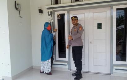Polres BS Sosialisasikan dan Pemasangan Stiker Call Center 110 