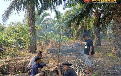 Sambangi Warga, Bhabinkatibmas Polsek Pino Raya Berikan Imbauan Cegah Terjadinya Karhutla