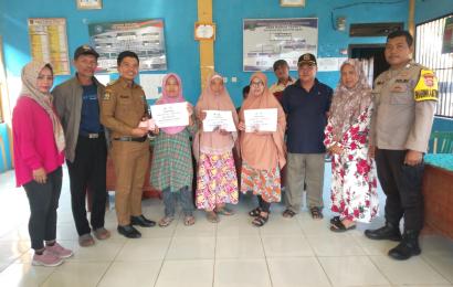 Disela Penyaluran BLT DD, Bhabinkamtibmas Polsek Lebong Utara Sampaikan Imbauan Kamtibmas