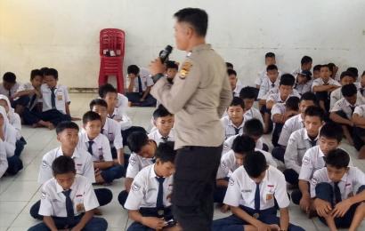 Bentuk Mental Kepribadian Siswa SMP 10 BS, Kanit Binmas Sosialisasi Kenakalan Remaja dan Tertib Berlalu Lintas 