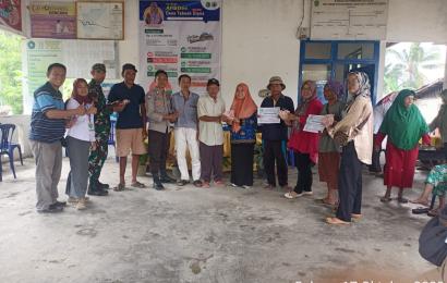 Sambang, Bhabinkamtibmas Polsek Lebong Tengah Hadiri Penyaluran BLT DD di Desa Tabeak Dipoa
