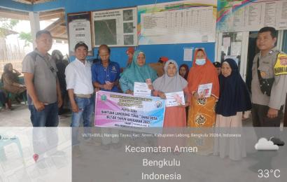 Bhabinkamtibmas Polsek Lebong Utara Hadiri Penyaluran BLT DD di Desa Nangai Tayau 