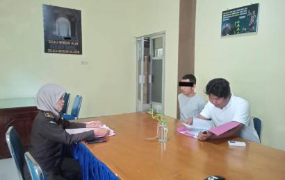Tersangka Curat Hp Diserahkan Ke JPU Oleh Sat Reskrim Poles BS