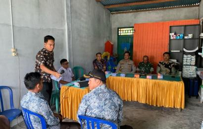 Dukung Program Desa, Kapolsek Pino dan Bhabinkamtibmas Polsek Pino Hadiri Kegiatan Pelatihan Peningkatan Kapasitas BPD Desa Ulak Lebar 
