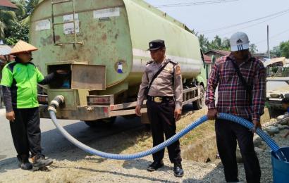 Polsek Kedurang dan PT. BSL  Berikan Bantuan Sosial Air Bersih Kepada Warga Desa Lubuk Ladung 