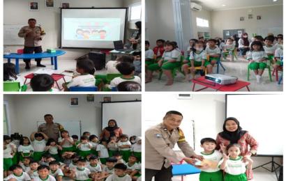 Bhabinkamtibmas Polsek Teluk Segara Sampaikan Sosialisasi Pencegahan Perundungan kepada Siswa Siswi PAUD