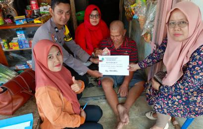 Bhabinkamtibmas Polsek Lebong Tengah Hadiri Penyaluran BLT DD di Desa Ujung Tanjung 3