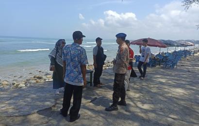 Polairud Sambangi Wisatawan dan Nelayan Pantai Pasar Bawah Sampaikan Imbauan Kamtibmas 