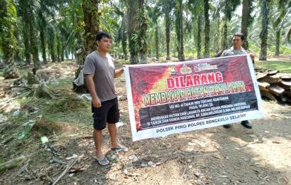 Sambangi Warga Desa Batu Panco, Bhabinkatibmas Polsek Pino Sampaikan Imbauan Karhutlah 