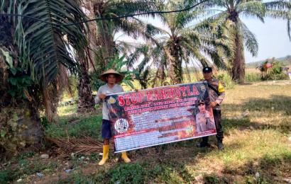 Bhabinkamtibmas Polsek Kedurang, Sambangi Warga Desa Betungan dan Berikan Imbauan Cegah Karhutla