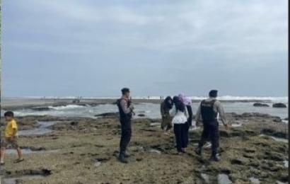 Minggu Sore, Personel Sat Samapta Polresta Bengkulu Laksanakan Patroli  di Kawasan Wisata