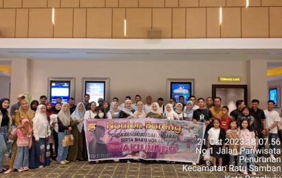 Keluarga Besar Polres BS Nobar Film "Aku Rindu" di Bioskop 