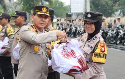 Polda Bengkulu Melalui Polresta Bengkulu Distribusikan  Bansos AKABRI Angkatan 90