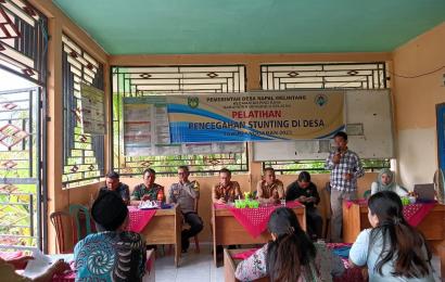 Bhabinkamtibmas Pino Raya Hadiri Rapat Kerja Mini Lokakarya Pengendalian Stunting Desa Napal Melintang 