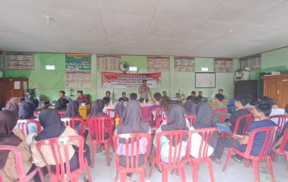 Kanit Binmas dan Bhabinkamtibmas Polsek Manna Sambangi Warga Desa Binaanya Hadiri Kegiatan Sosialisasi Bahaya Narkoba