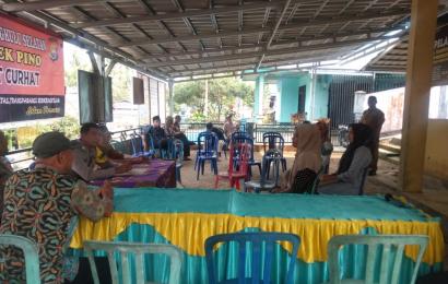 Perkuat Sinergitas Polisi dengan Masyarakat, Polsek Pino Gelar Jumat Curhat di desa Simpang Pino 