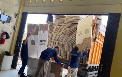 Polres BS Lakukan Pengamanan Kedatangan Logistik Pemilu 2024