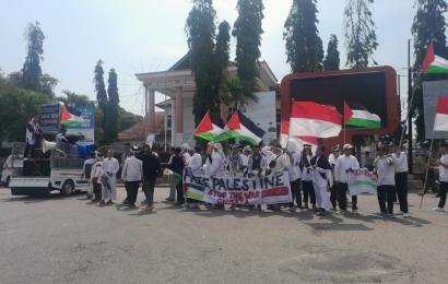 Polres Bengkulu Selatan Lakukan Pengawalan dan Pengaturan Lalin Pawai Aksi Bela Palestina oleh ADAM