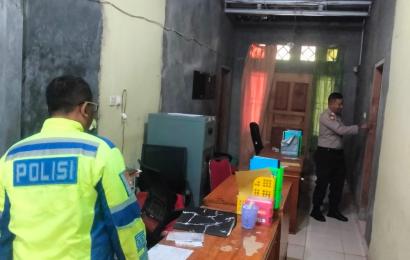 Personel Polres Kaur Patroli ke Kantor Bawaslu 