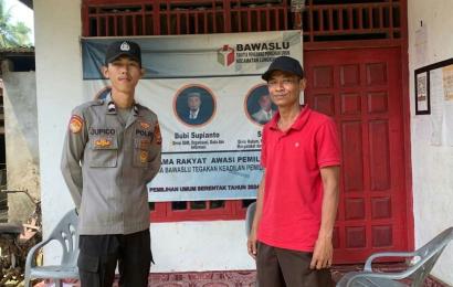 Personel Polsek Padang Guci Hulu Sambangi Sekertariat Panwascam, Sampaikan Imbauan Kamtibmas