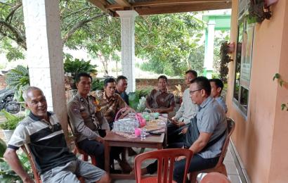 Sambang Masyarakat, Bhabinkamtibmas Sosialisasi Aplikasi Pelayanan Kepolisian