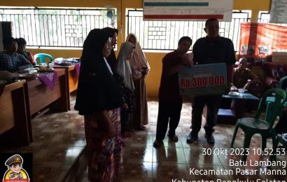 Bhabinkamtibmas Polsek Pino Raya Hadiri Penyaluran BLT-DD Desa Padang Serasan