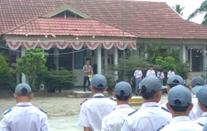 Jadi Pemimpin Upacara  di SMKN 3 BS, Kasat Binmas   Sampaikan Anti Narkoba dan Kenakalan Remaja 