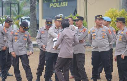 Gerakan Sosial Senin Berbagi Bentuk Empati Personel Polres BS kepada Warga yang Membutuhkan