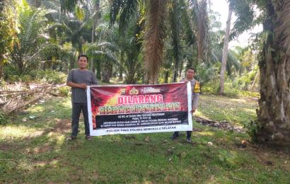 Sampaikan Imbauan Karhutlah, Polsek Pino Sambangi Warga Desa Merambung