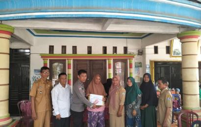Bhabinkamtibmas Monitoring Penyaluran BLT-DD Tahap IV Tahun 2023 di Desa Cuko Betung 