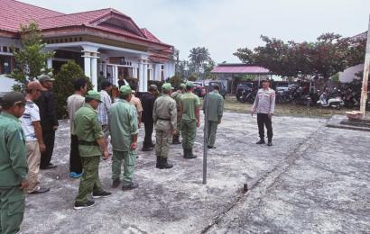 Tingkatkan Kemampuan Linmas Hadapi Pemilu 2024, Polres BS Bersama Polsek Seginim Berikan Pelatihan 
