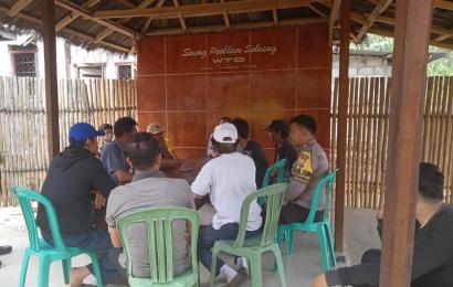 Problem Solving, Bhabinkamtibmas Polsek Lebong Utara Laksanakan Mediasi Permasalahan Selisih Paham Warga Binaannya