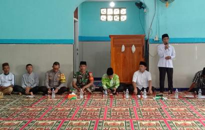 Dukung Kegiatan Masyarakat, Bhabinkamtibmas Polsek Pino Raya Hadir Kegiatan Pelatihan Pengurusan Jenazah di Desa Bandung Ayu 