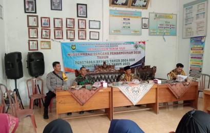 Bhabinkamtibmas Hadiri Musyawarah Rencana Pembangunan Desa Dalam Rangka Penyusunan RKPDes di Desa Lubuk Sirih