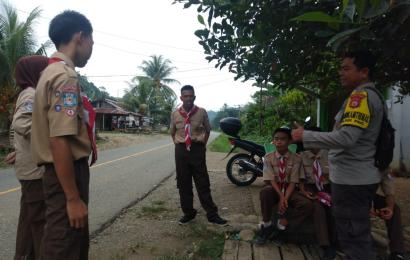 Sambangi Pelajar, Bhabinkamtibmas Sampaikan Pesan Kamtibmas 