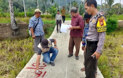 Bhabinkamtibmas Polsek Lebong Utara Hadiri Monev di Desa Talang Ulu
