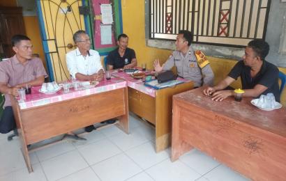 Jumat Curhat, Kanit Binmas Polsek SAM Dengarkan Keluhan dan Tanggapan Terkait Kamtibmas di Desa Jambat Akar 