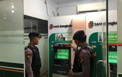 Berikan Rasa Aman Kepada Masyarakat yang Melaksankan Transksi di ATM, Personel Polres Kaur Laksankan Patroli