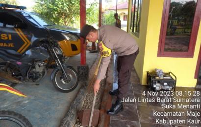 Ciptakan Keindahan dan Kebersihan, Polsek Maje Gelar Sabtu Lingkungan 