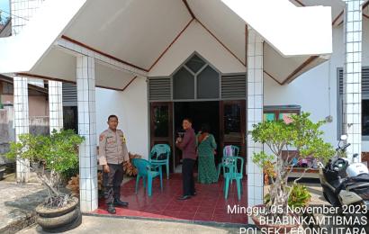 Personel Polsek Lebong Utara Laksanakan Pengamanan Ibadah Mingguan di Gereja  